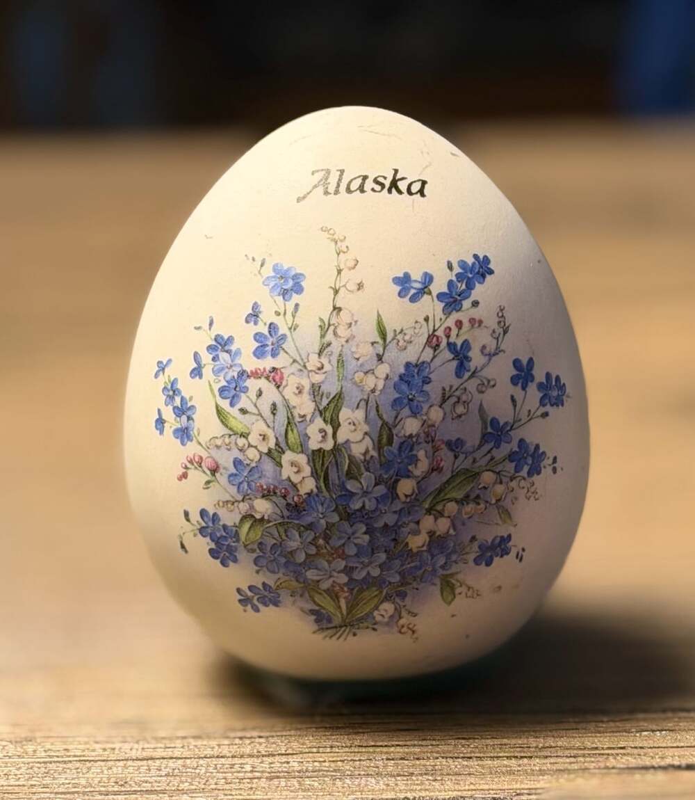 Womack's Collectibles Alaska Decorative Egg Blue Flowers Floral VGUC